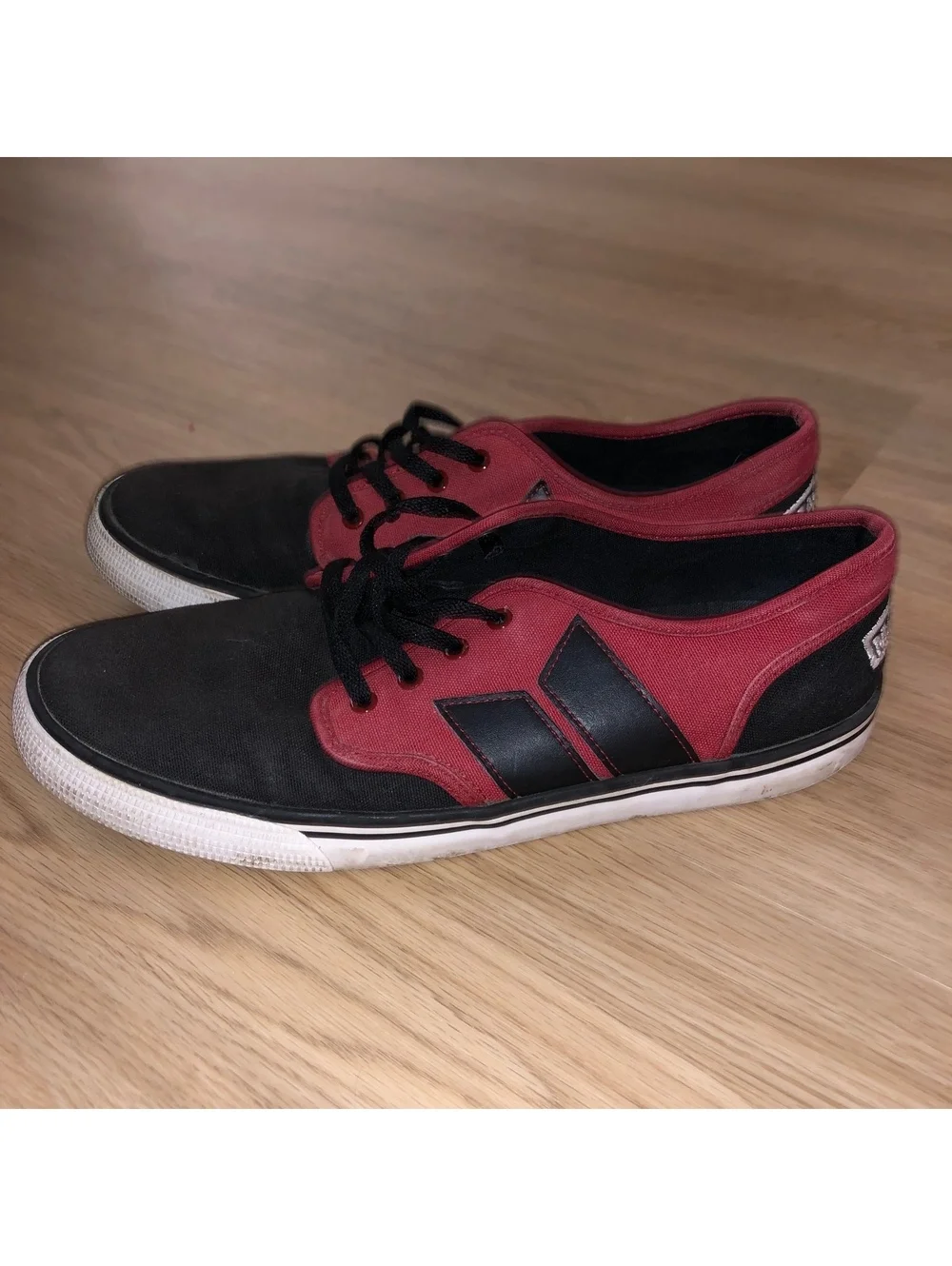 MACBETH VEGAN SKATE SHOES VINTAGE RED BLACK LANGLEY MENS SIZE 10 RARE